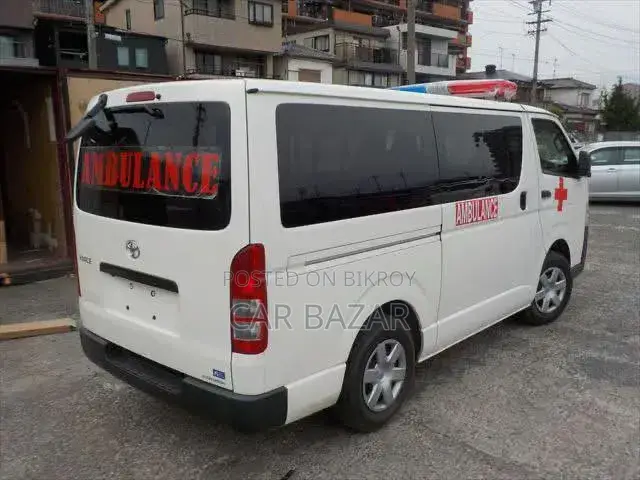 Toyota HiAce 2022 White