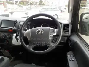 Toyota HiAce 2022 White