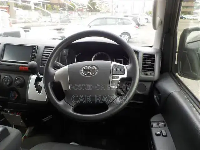 Toyota HiAce 2022 White