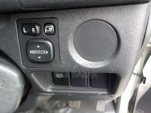 Toyota HiAce 2022 White