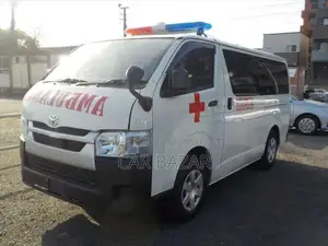 Toyota HiAce 2022 White