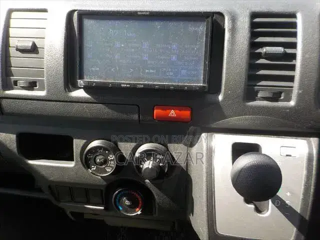 Toyota HiAce 2022 White