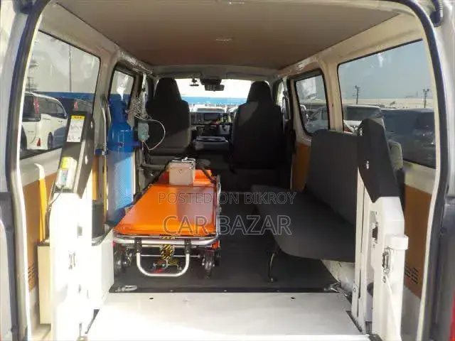 Toyota HiAce 2022 White