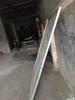 সেলুনের গ্লাস