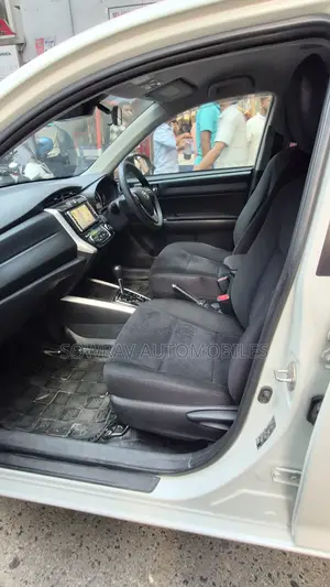 টয়োটা এক্সিও ২০১৬ পার্ল