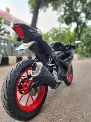 সুজুকি জিএস ২০২১ ব্ল্যাক