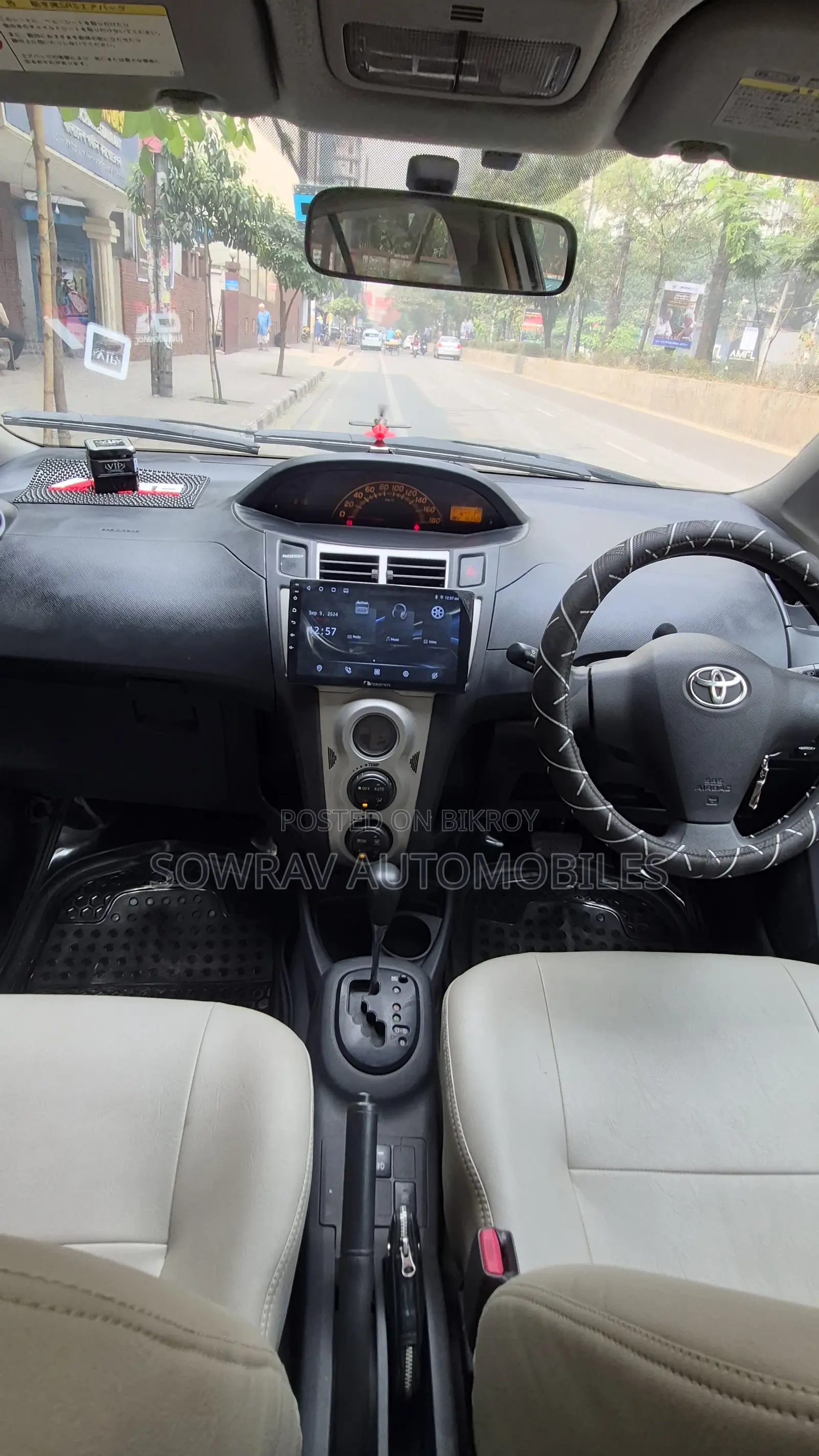 Toyota Vitz 2009 White