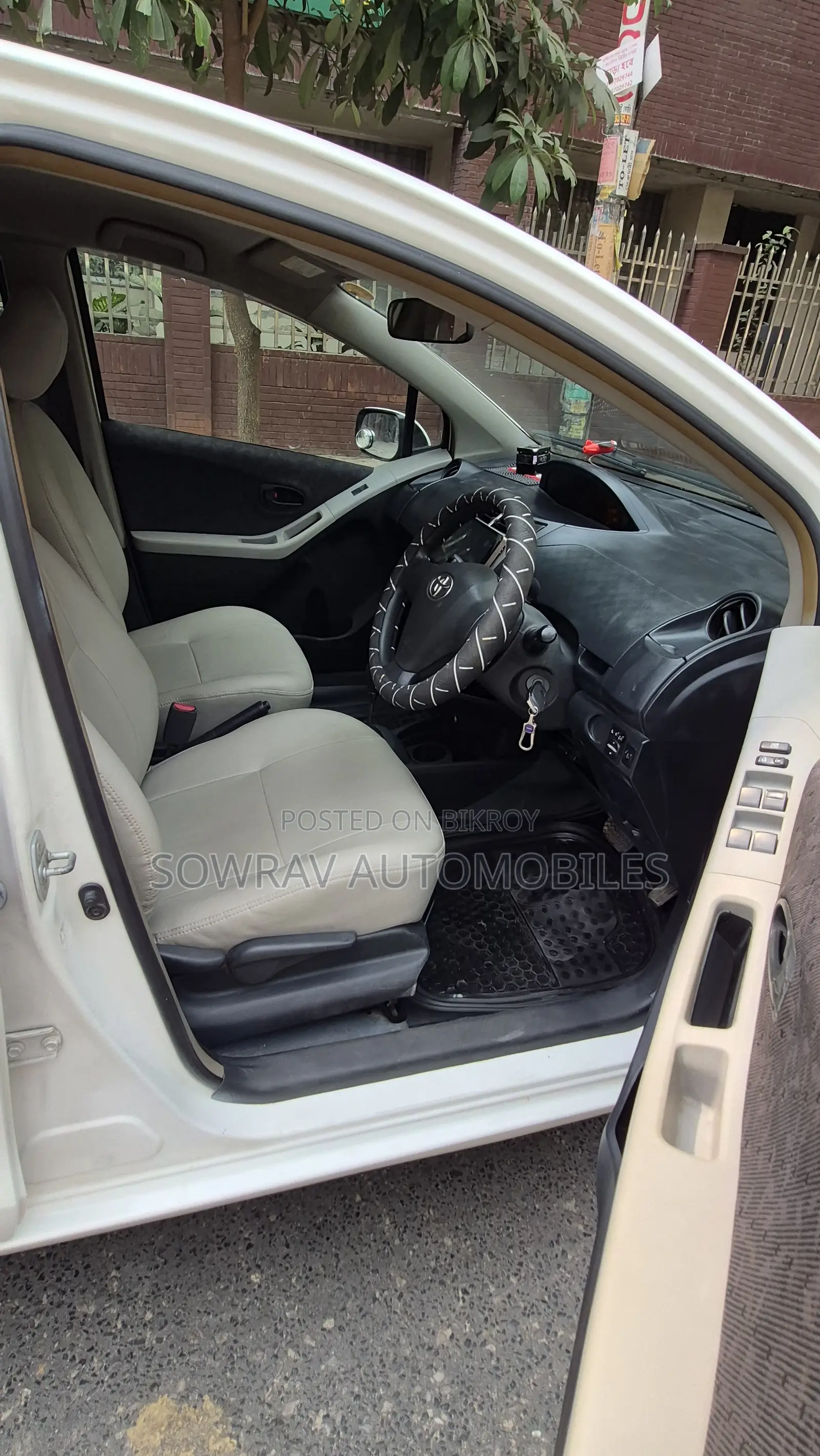 Toyota Vitz 2009 White