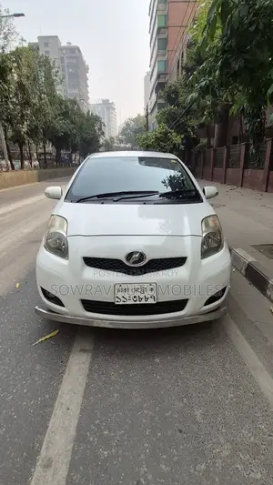 Toyota Vitz 2009 White