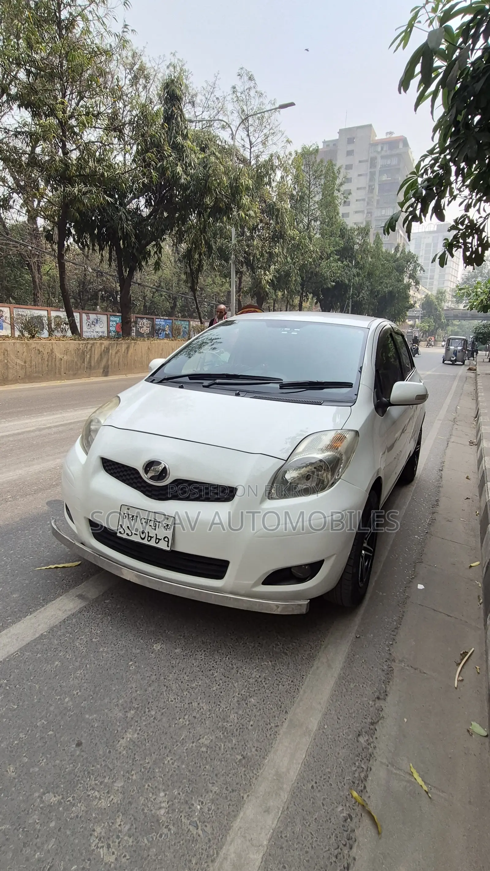 Toyota Vitz 2009 White