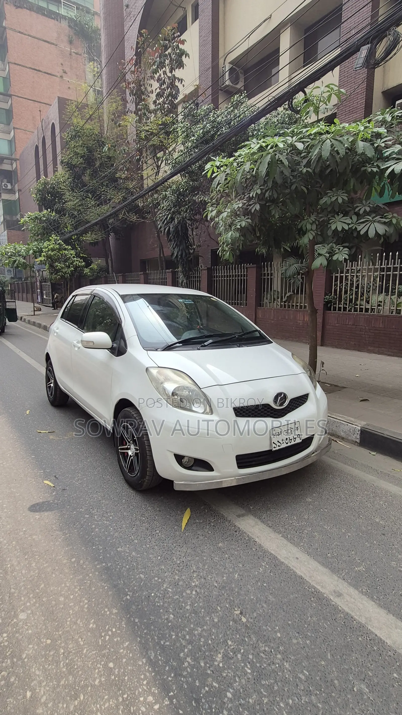 Toyota Vitz 2009 White