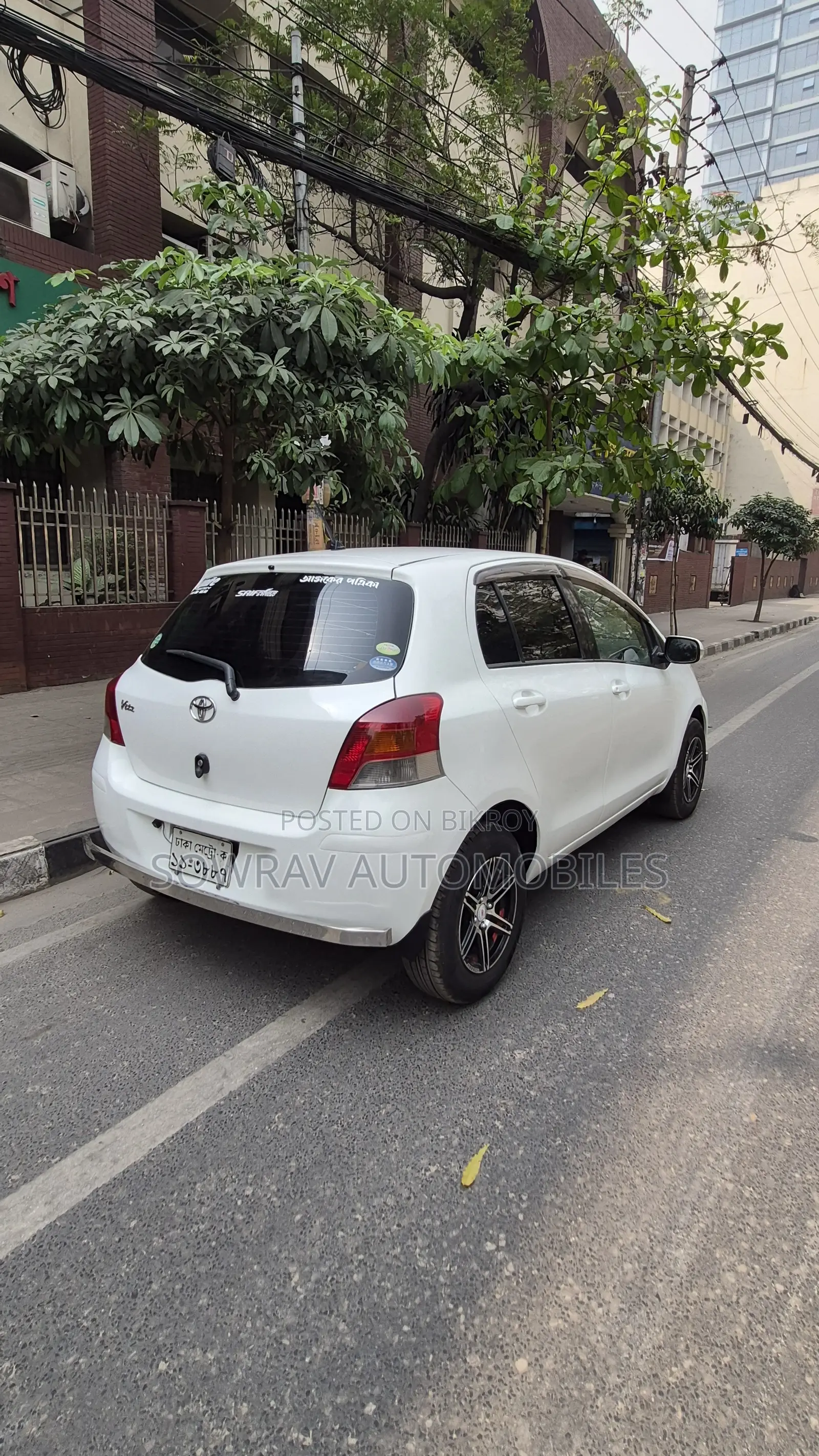 Toyota Vitz 2009 White