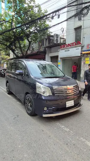 Toyota Noah 2011 Black
