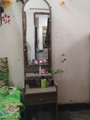 ড্রেসিং টেবিল