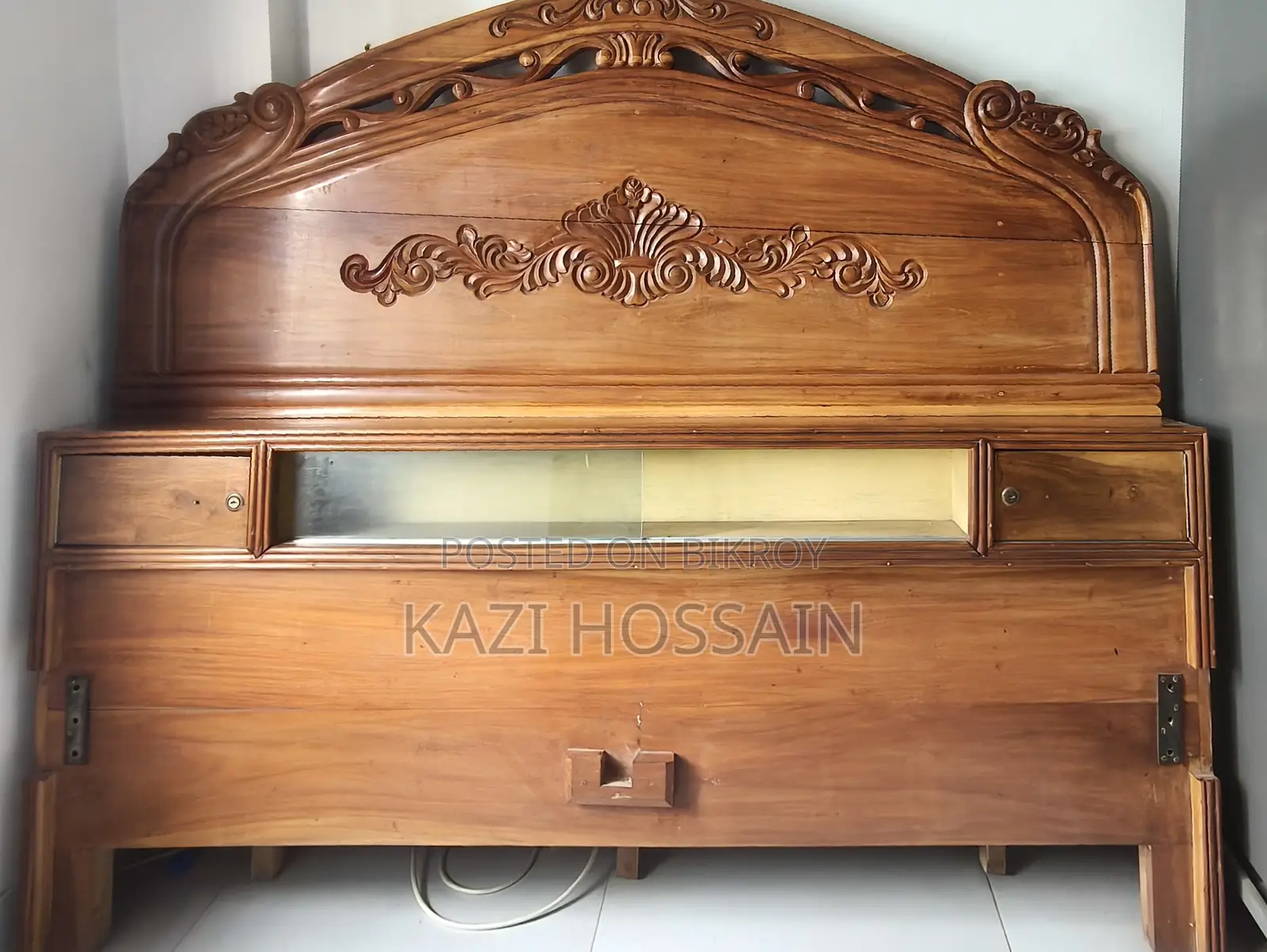 Solid Mahogany Wood Bed – Urgent Sale