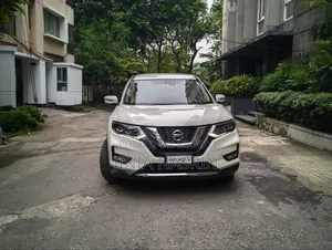 নিসান এক্স-ট্রেইল ২০১৭ পার্ল