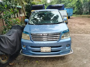 Toyota Noah 2004 Blue