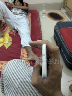 অ্যাপল আইফোন ৮ ৬৪ জিবি হোয়াইট