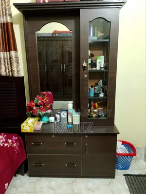ড্রেসিং টেবিল