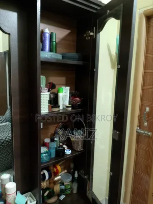 ড্রেসিং টেবিল