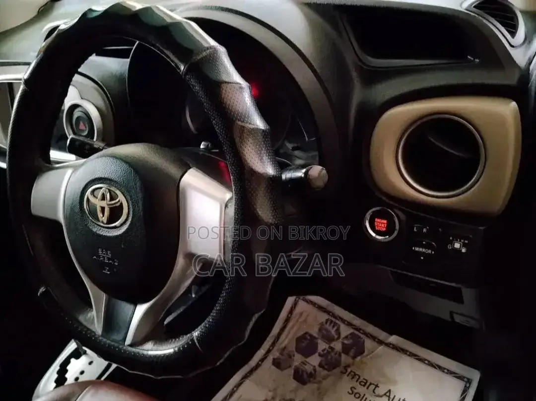Toyota Vitz 2012 Gray