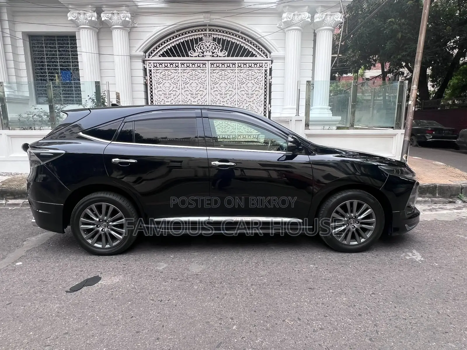Toyota Harrier 2.0 Four-Wheel Drive 2014 Black