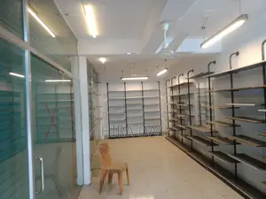 এই দোকানটি ডেকোরেশন সহ বিক্রি করা হবে