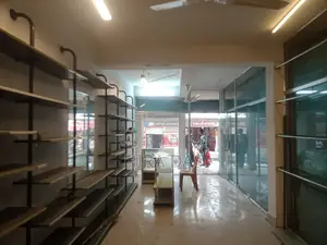 এই দোকানটি ডেকোরেশন সহ বিক্রি করা হবে