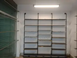 এই দোকানটি ডেকোরেশন সহ বিক্রি করা হবে