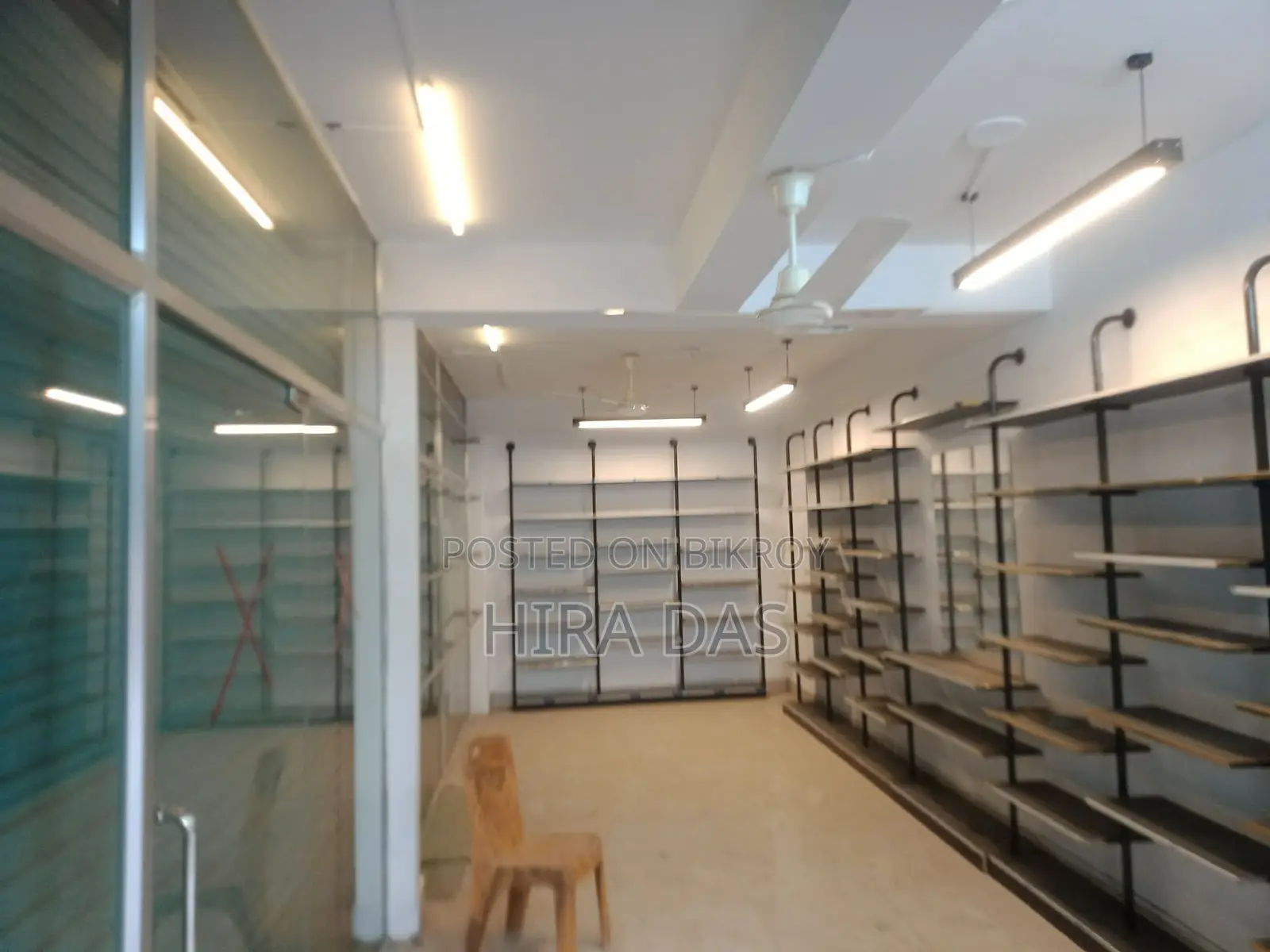 এই দোকানটি ডেকোরেশন সহ বিক্রি করা হবে