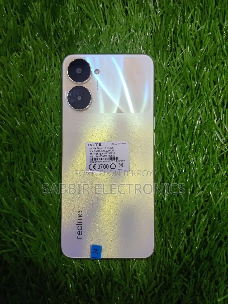New Realme V30 128 GB Gold