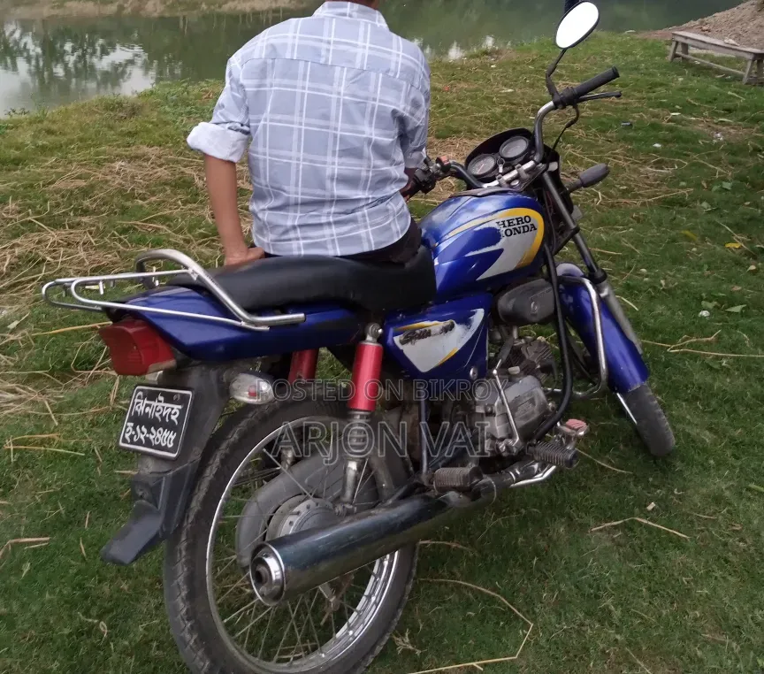 Hero Hunter 100 2022 Blue