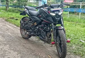 বাজাজ পালসার এনএস ১৬০ ২০২৩ কালো