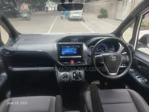 Toyota Noah 2.0 Front Wheel Drive (8 Seater) 2015 Pearl
