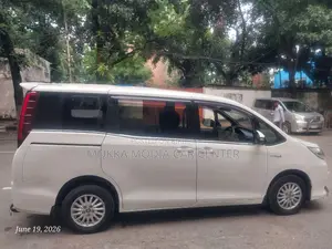Toyota Noah 2.0 Front Wheel Drive (8 Seater) 2015 Pearl