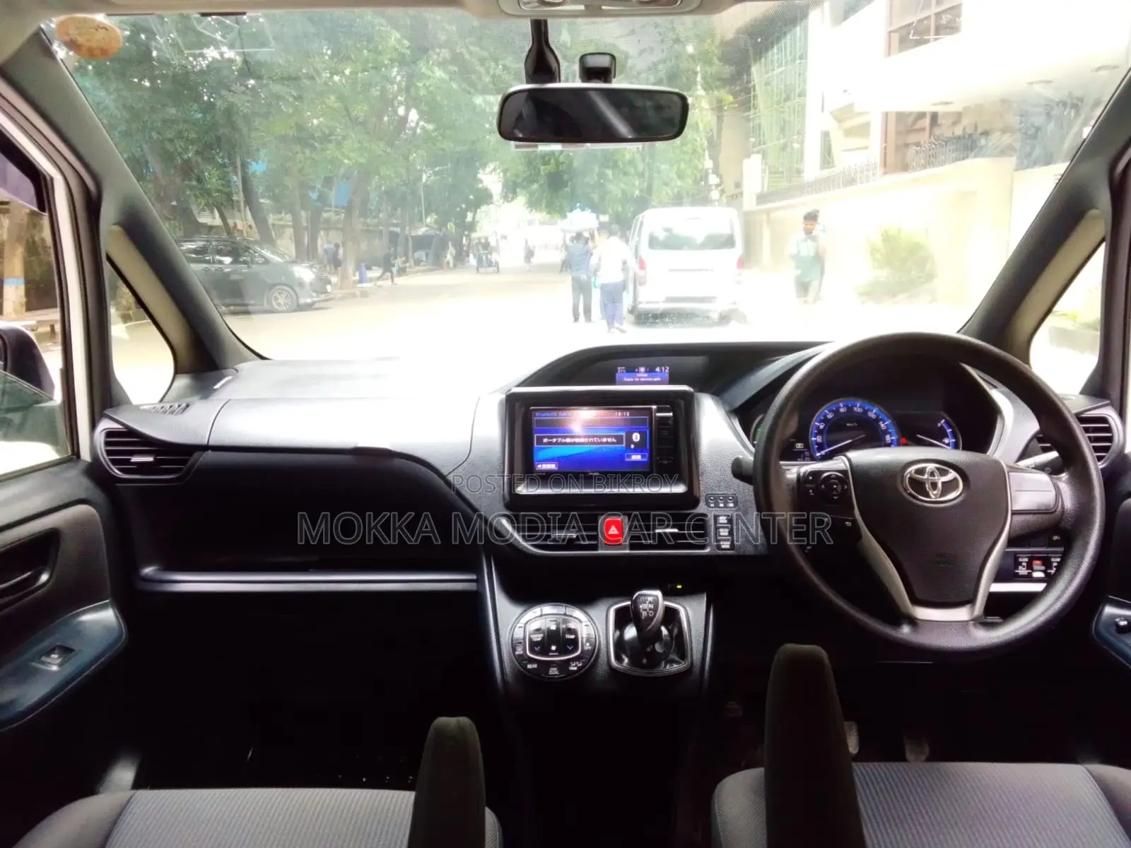 Toyota Noah 2.0 Front Wheel Drive (8 Seater) 2015 Pearl