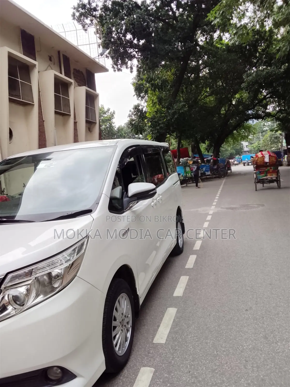 Toyota Noah 2.0 Front Wheel Drive (8 Seater) 2015 Pearl