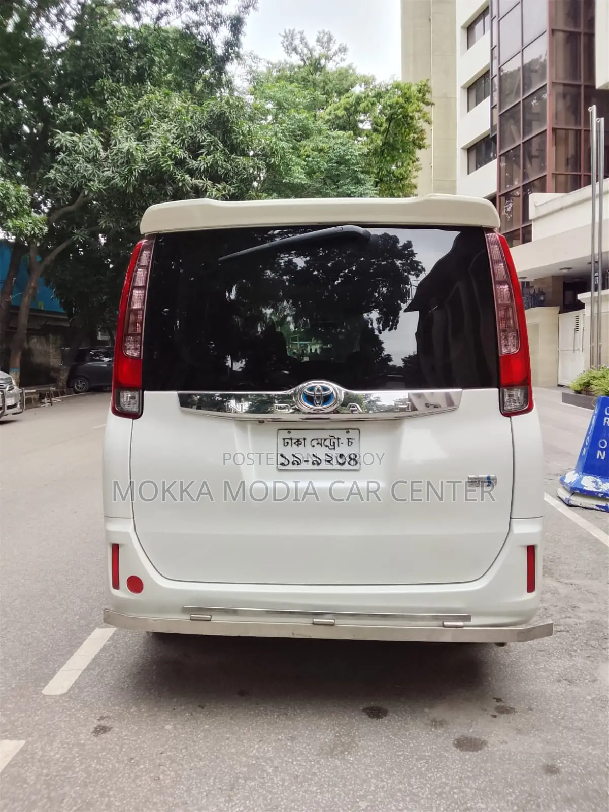 Toyota Noah 2.0 Front Wheel Drive (8 Seater) 2015 Pearl