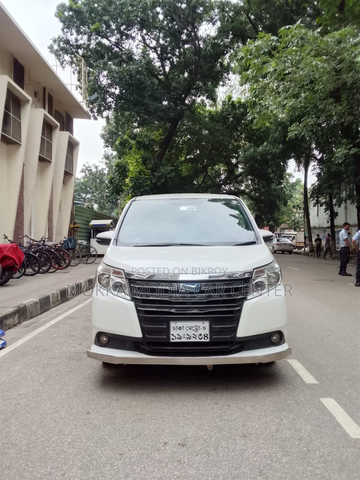 Toyota Noah 2.0 Front Wheel Drive (8 Seater) 2015 Pearl