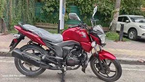 Honda CB 2016 Red