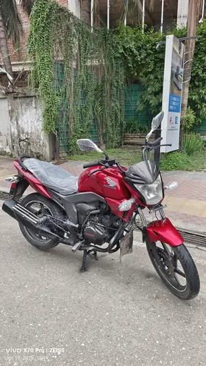 Honda CB 2016 Red