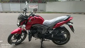 Honda CB 2016 Red