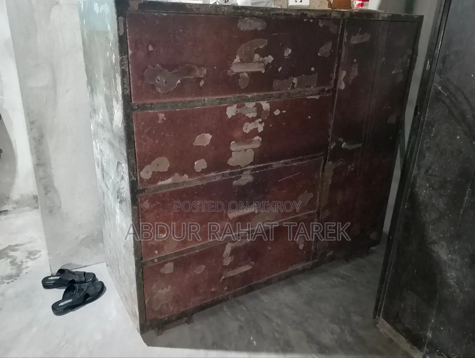 Sturdy Used Steel Almirah and Drawer Cabinet for Sale – Low Price