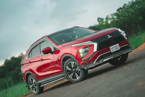 মিতসুবিশি একলিপ্স ক্রস ২০২২ রেড