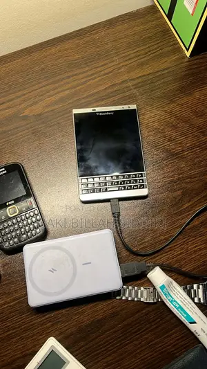 নতুন ব্ল্যাকবেরি পাসপোর্ট ৩২ জিবি সিলভার