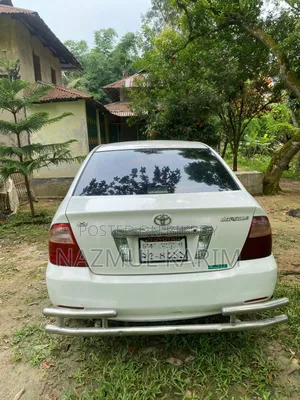 টয়োটা করোলা সেডান ২০০৫ সাদা