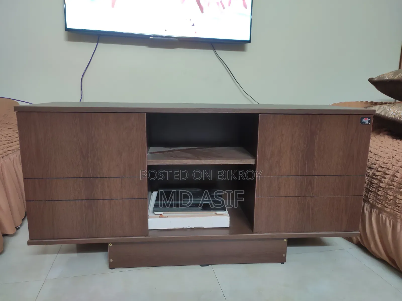 টিভি ক্যাবিনেট