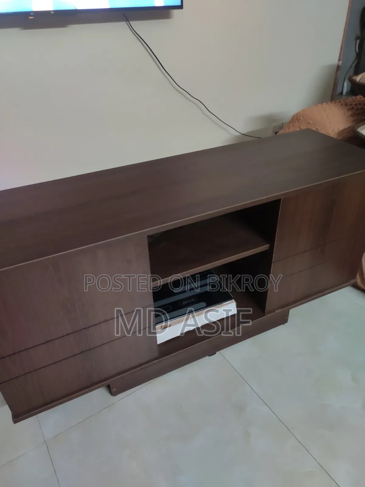 টিভি ক্যাবিনেট