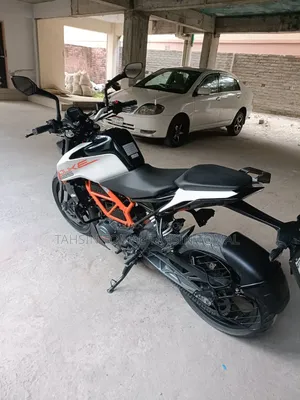 New KTM Duke 125 2023 Purple