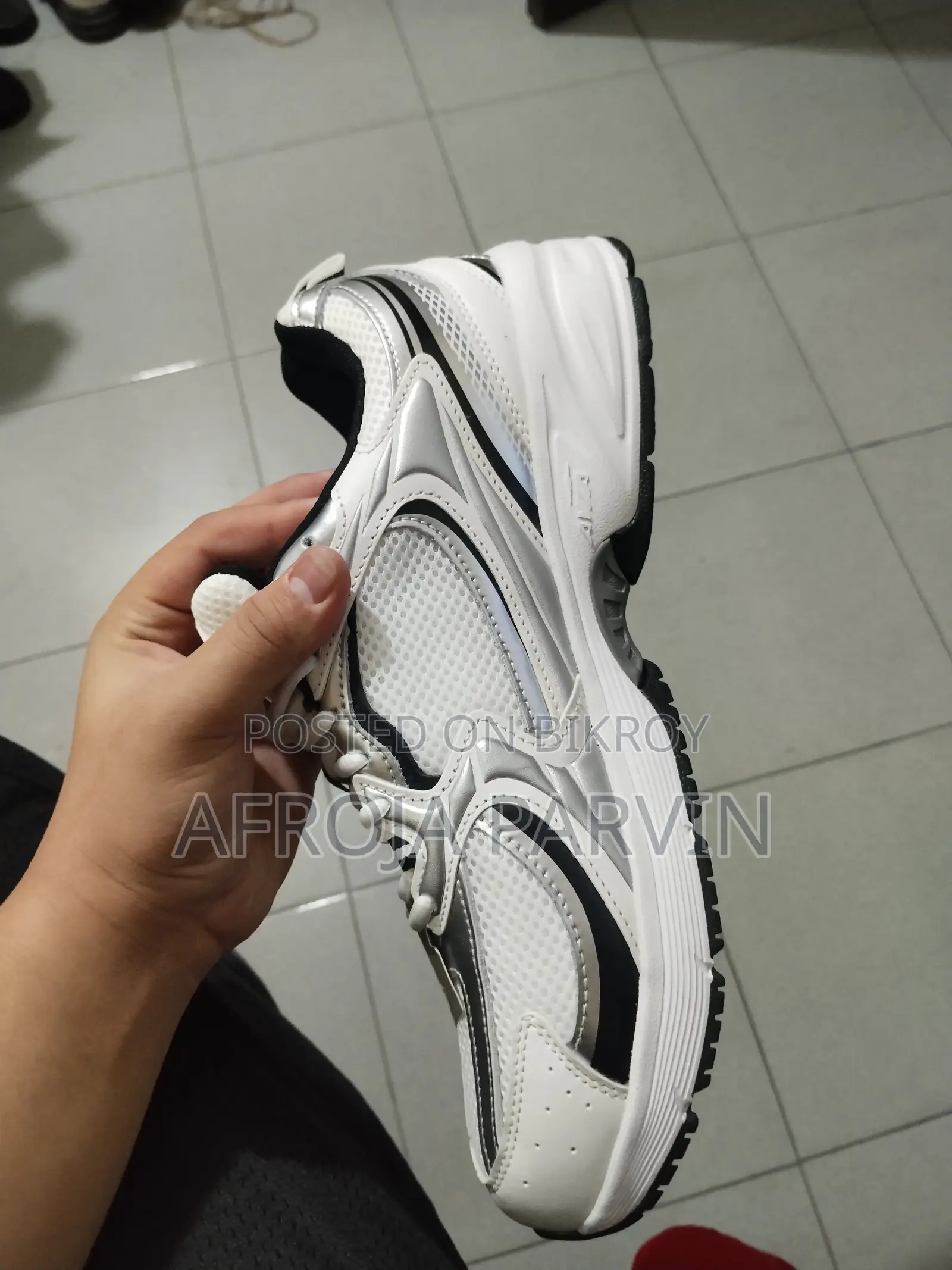Avia Sports Shoe, Original Leather, Size 12, Very Comfortable Shoe